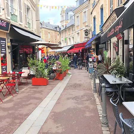 Апартаменты Studio Vue Mer, Proximite Commerces Et De La Plage Трувиль-сюр-Мер